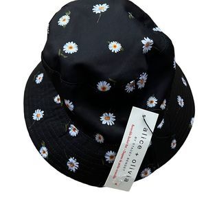 NWT Alice and Olivia daisy reversible bucket hat